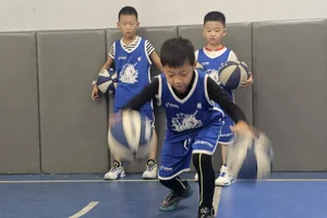 8岁男生篮球全场训练